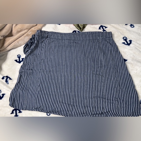 American eagle navy striped skirt - Picture 2 of 5